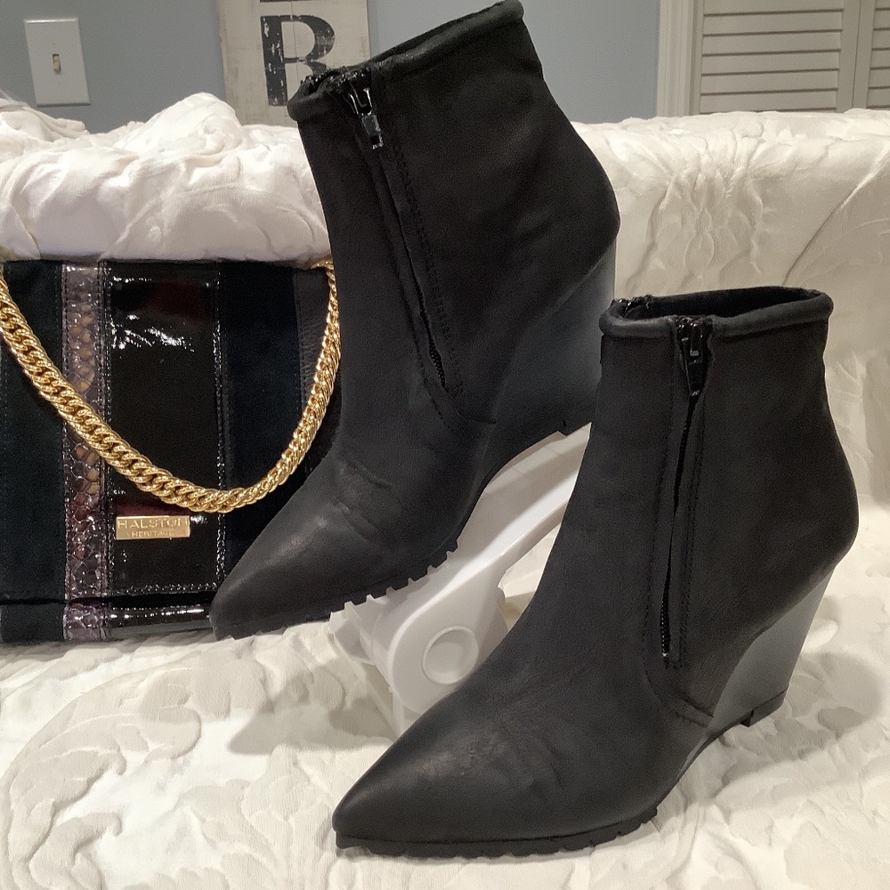 EUC H by Halston‎ black wedge ankle leather booties